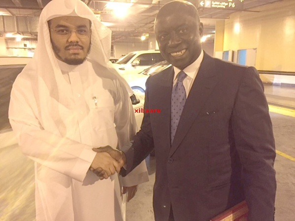 Idy actuellement à la Mecque en train de faire la Oumra