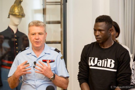 7 photos : Mamoudou Gassama intègre les sapeurs-pompiers français