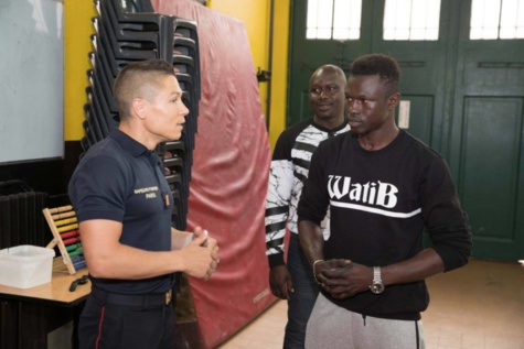 7 photos : Mamoudou Gassama intègre les sapeurs-pompiers français
