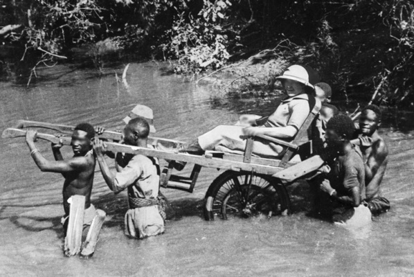 Au Sénégal, les références coloniales ne passent plus, l’heure de la colonisation est révolue Au Sénégal, les références coloniales ne passent plus, l’heure de la colonisation est révolue
