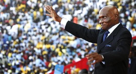 - Abdoulaye Wade lors de la cérémonie de prestation de serment en 2007 Reuters/Finbarr O'Reilly -