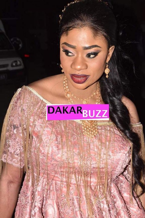 Photos : Awa Ndiaye, la femme qui a mis Modou Mbaye 2STV Ko et à quatre appuis