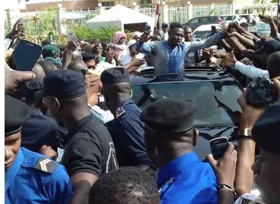 Photos: Mamoudou Gassama accueilli en héros à Bamako