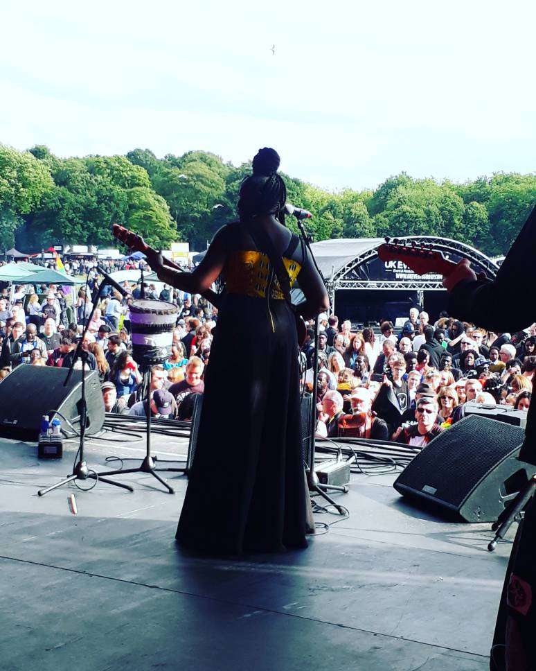 Maréma Fall a joué au festival Africa Oyé au Sefton Park à Liverpool 