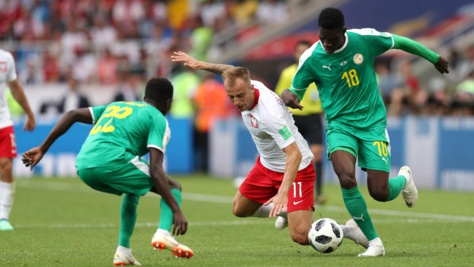Photos : Ismaïla Sarr très remuant face aux Polonais