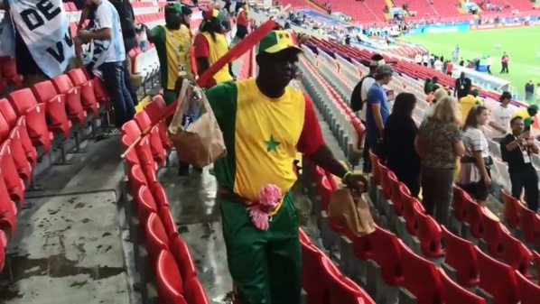 Mondial 2018: les supporters sénégalais et japonais ont nettoyé les tribunes