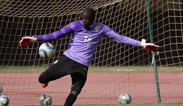 Khadim Ndiaye: «Une belle victoire, mais qu’il faut ranger vite dans les tiroirs, il reste deux matchs importants» Khadim Ndiaye: «Une belle victoire, mais qu’il faut ranger vite dans les tiroirs, il reste deux matchs importants»