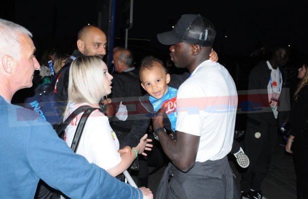 5 photos : Kalidou Koulibaly reçoit la visite de sa femme et son fils