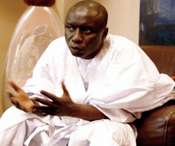 Idrissa Seck, président du parti Rewmi: « tous en maillot avec un lion qui rugit » Idrissa Seck, président du parti Rewmi: « tous en maillot avec un lion qui rugit »