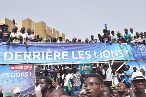 Photos : l'ambiance chez les supporters sénégalais à la Place de l'Obélisque