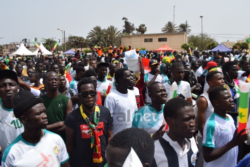 Photos : l'ambiance chez les supporters sénégalais à la Place de l'Obélisque
