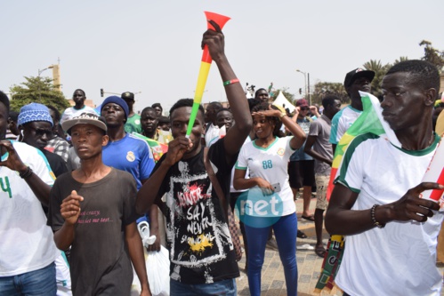 Photos : l'ambiance chez les supporters sénégalais à la Place de l'Obélisque