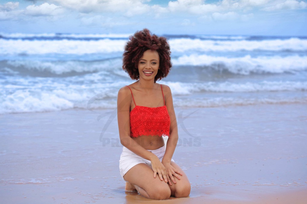 19 photos : Miss Guèye de la série Wiri Wiri vous invite à la plage