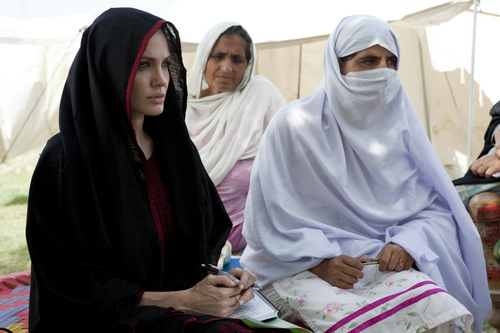 Angelina Jolie au Pakistan à la rencontre des sinistrés
