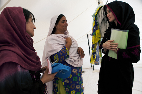 Angelina Jolie au Pakistan à la rencontre des sinistrés