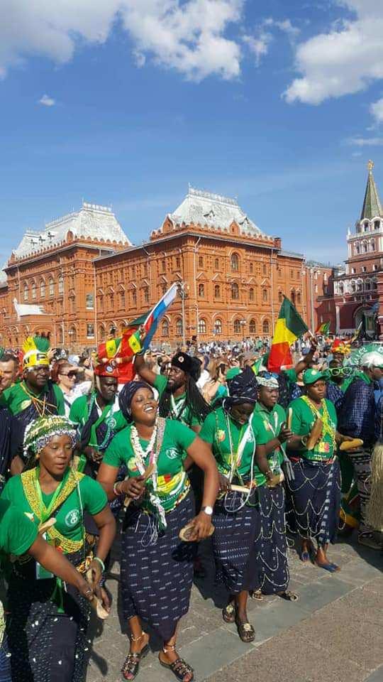 (10 Photos) Les supporteurs de « Allez Casa » font danser le monde en Russie