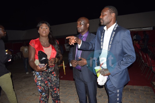  Thioro Mbar Ndiaye toute ravissante avec son papa au concert de Youssou Ndour
