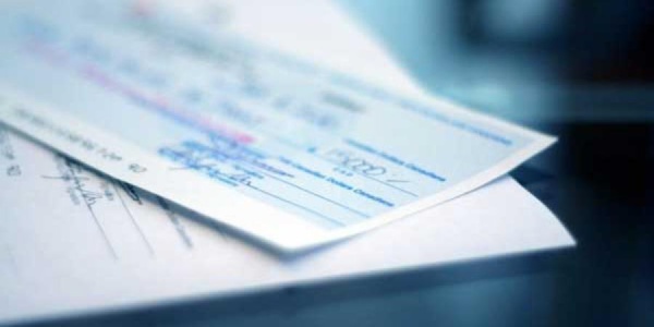 Vol de chèque à la Microfinance de Thiès : La comptable et le vigile risquent des peines de 2 ans et 1 an ferme