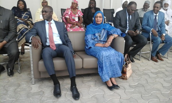 Le vice-président de la Banque Mondiale pour l'Afrique, M. Makhtar Diop et le Ministre de l'Economie du Tchad,  Mme Mariam Mahamat NOUR