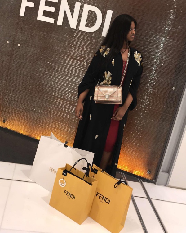 Photos : Koudedia, la soeur de Diaba Sora croque la vie à pleines dents Photos : Koudedia, la soeur de Diaba Sora croque la vie à pleines dents