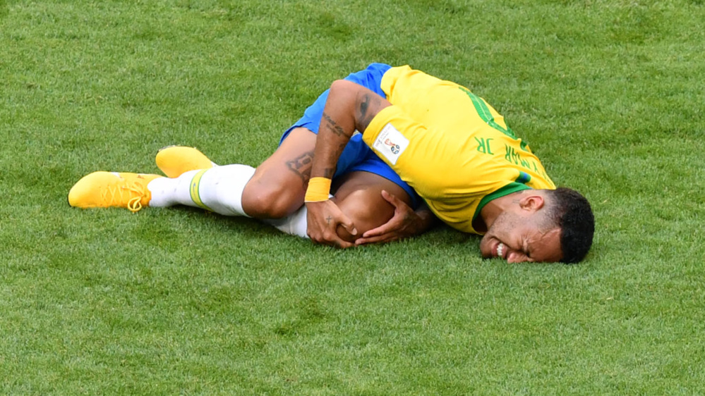 Les roulades de Neymar ont coûté… 14 minutes d’arrêts de jeu depuis le début de la Coupe du monde !