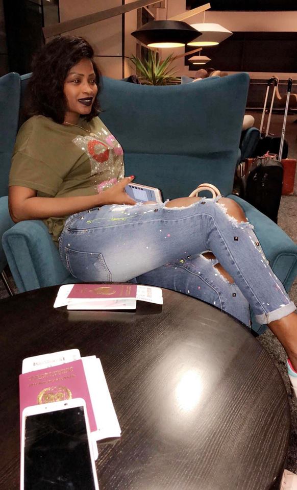 PHOTOS - Mbathio Ndiaye dans un déchiré osé qui lui va à ravir