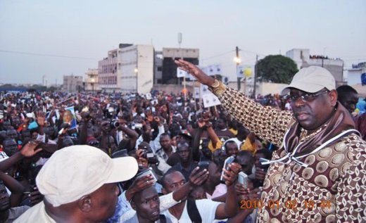 Un nouveau sondage donne toujours Macky Sall au coude à coude avec Wade