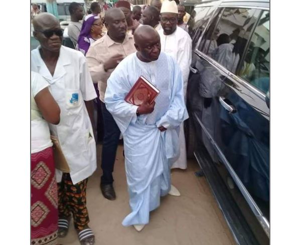 Idrissa Seck déambulant avec un exemplaire du Coran à Pikine, ce qui s'est réellement passé Idrissa Seck déambulant avec un exemplaire du Coran à Pikine, ce qui s'est réellement passé