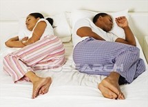 Italie -Un Sénégalais surprend sa copine avec un autre homme sur son lit et tente de le tuer