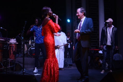 Photos : Quand S.E Christophe Bigot tombe sous le charme de Coumba Gawlo