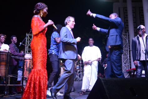 Photos : Quand S.E Christophe Bigot tombe sous le charme de Coumba Gawlo