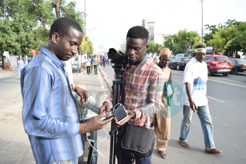 Photos : les journalistes et les techniciens à la marche de l'opposition