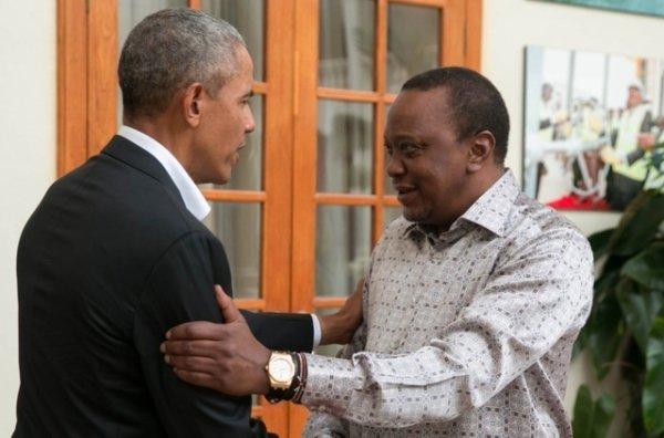 Barack Obama accueilli par le président kényan Uhuru Kenyatta. (Photo: DR/twitter)