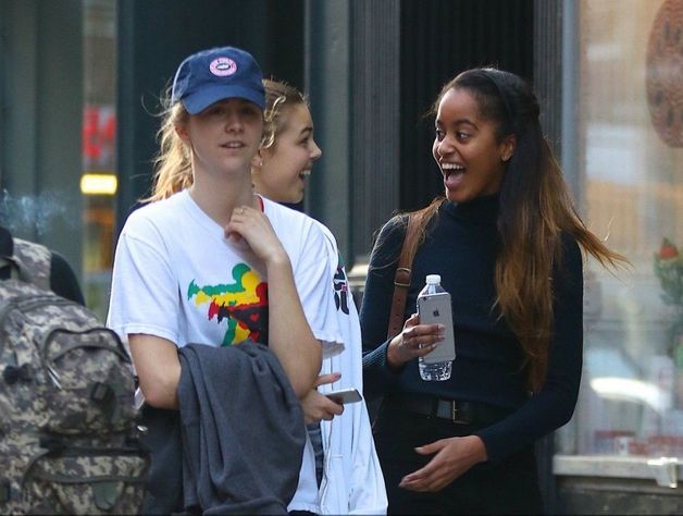 Photos : la fille du président Obama folle amoureuse dans les rues de Paris !