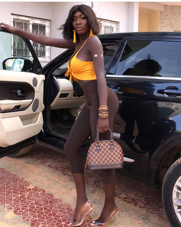 08 PHOTOS - Ebene Diop, une noirceur d'ébène qui enflamme les réseaux sociaux avec ses clichés 08 PHOTOS - Ebene Diop, une noirceur d'ébène qui enflamme les réseaux sociaux avec ses clichés