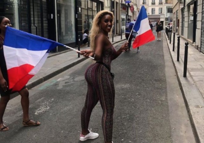 (04 photos) Regardez comment la vidéo-girl sénégalaise Liliane Maroun a fêté la victoire de la France