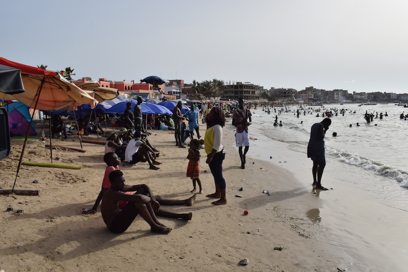 Photos : les vacances ont débuté à la plage de Ngor, c'est chaud