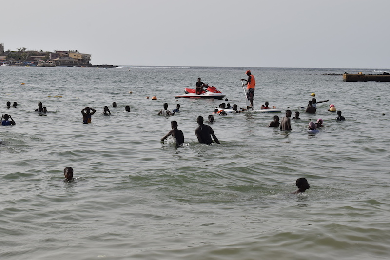 Photos : les vacances ont débuté à la plage de Ngor, c'est chaud