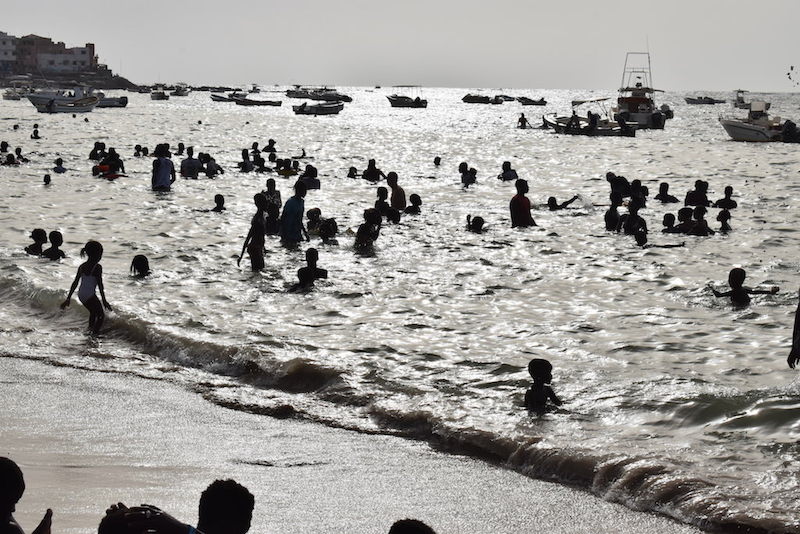 Photos : les vacances ont débuté à la plage de Ngor, c'est chaud