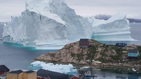 Danemark: un iceberg de 100 m de haut menace un village du Groenland