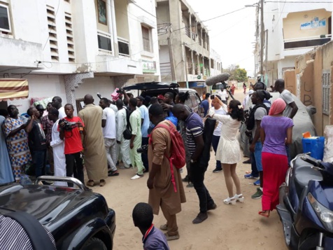 Photos : Modou Lô au chevet des orphelins du centre Keur Serigne Saliou