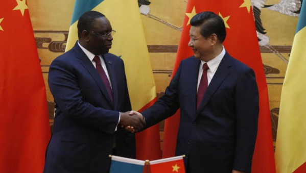 Les présidents Xi et Sall, en 2014 à Pékin.