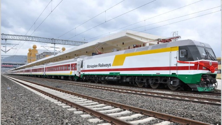 Routes, trains, ports: pourquoi la Chine monopolise les transports en Afrique ?