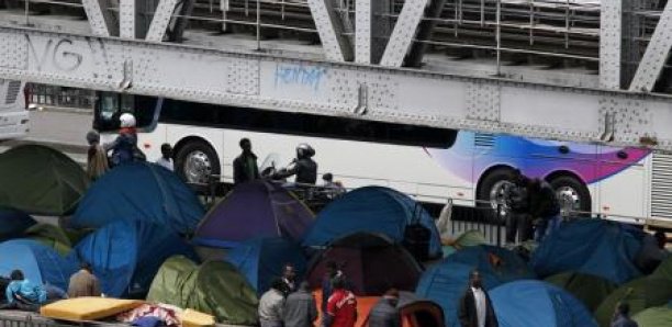 La police évacue un camp de 400 migrants à Nantes