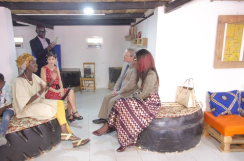 Mauritanie: L’ambassadeur de France rend les honneurs à Coumba Gawlo Mauritanie: L’ambassadeur de France rend les honneurs à Coumba Gawlo