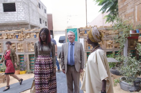 Mauritanie: L’ambassadeur de France rend les honneurs à Coumba Gawlo Mauritanie: L’ambassadeur de France rend les honneurs à Coumba Gawlo