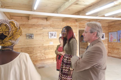 Mauritanie: L’ambassadeur de France rend les honneurs à Coumba Gawlo Mauritanie: L’ambassadeur de France rend les honneurs à Coumba Gawlo