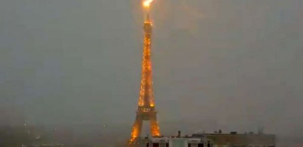 La tour Eiffel rouverte aux touristes après une grève