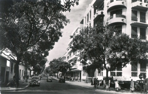 Carte postale- Voici une dernière vue de l’ancien boulevard National devenu avenue Georges Pompidou