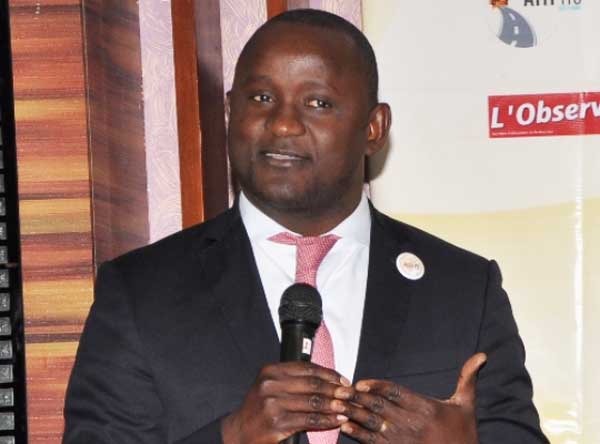 Les maladresses du Dg de la Der devant Macky Sall: "Deuk bi dafa Macky (...) Nous travaillons dans l'informel" Les maladresses du Dg de la Der devant Macky Sall: "Deuk bi dafa Macky (...) Nous travaillons dans l'informel"